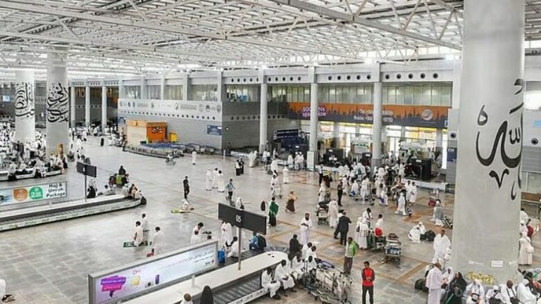 Arabia Saudite pezullon vizat afatshkurtra për 14 vende, përpara sezonit të Haxhit
