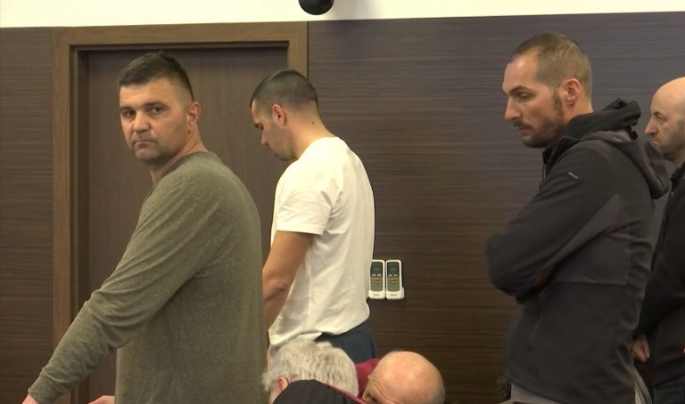 30 ditë paraburgim “pelegrinëve” serbë që iu gjetën armë të ftohta në Gjakovë