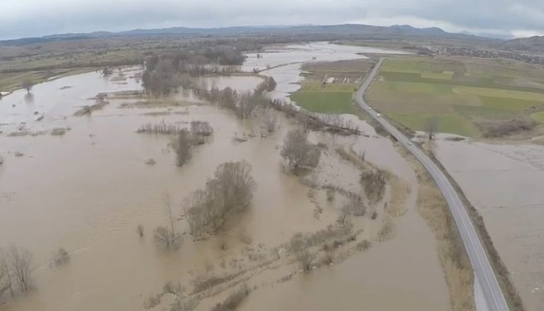 Përmbytje masive në Shkup, del nga shtrati lumi Makrova