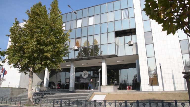 Aktakuzë për zyrtaren komunale në Prizren: Dyshohet për keqpërdorim të pozitës dhe dëmtim financiar