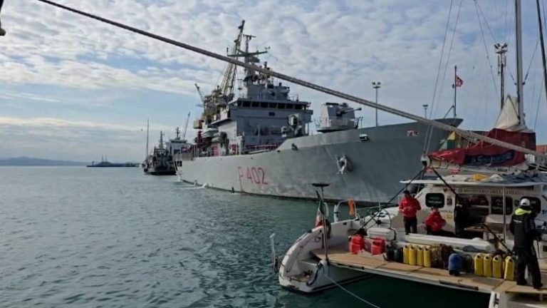 Mbërrin në Durrës luftanija “Libra”, dhuratë nga qeveria italiane për forcën detare shqiptare