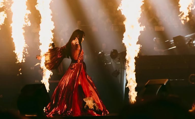 Osmani u bën thirrje qytetarëve ta votojnë Shqipërinë në Eurovizion: Edhe Kosova shndrit me Shkodrën Elektronike