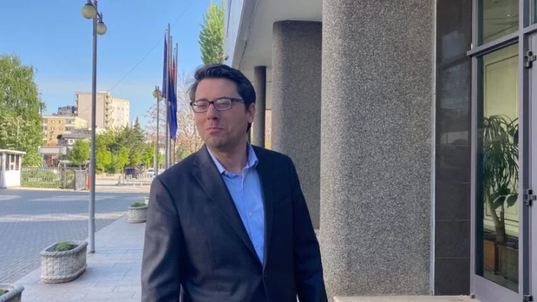 Murati uron ndryshim qëndrimesh nga PDK-ja, LDK-ja, AAK-ja e Nisma