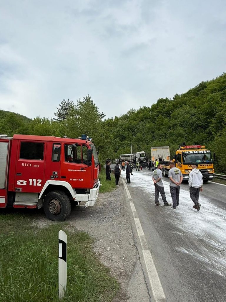 Aksident në mes dy kamionëve në fshatin Duhël