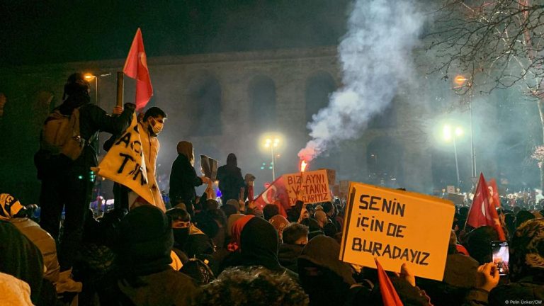 Turqia bllokon llogarinë në X të kryetarit të burgosur të Stambollit, Imamoglu