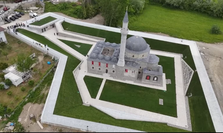 Xhamia e Plumbit në Shkodër ringjallet si monument unik në botë