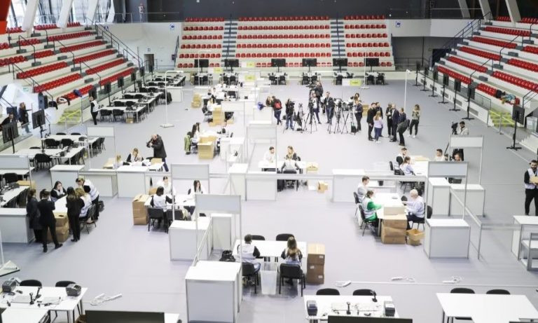 Përfundon numërimi i votave brenda Shqipërisë, nis përllogaritja e votave nga jashtë