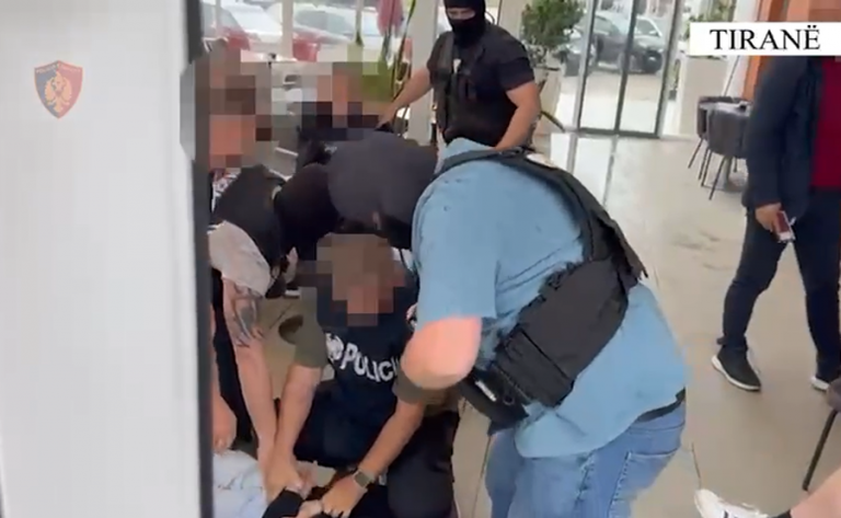 10 të arrestuar në Tiranë për trafikim të armëve nga Kosova në Shqipëri