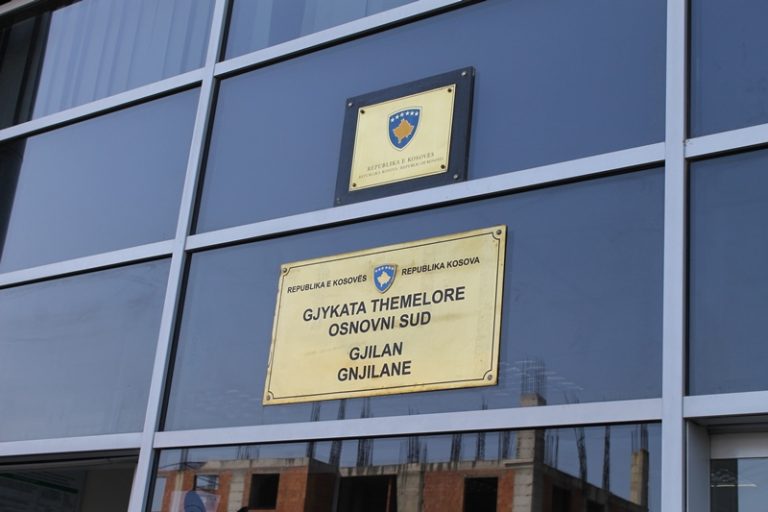 Gjykata në Gjilan cakton 30 ditë paraburgim ndaj tre të pandehurve nga Prizreni për veprën penale “ushtrimi i ndikimit”