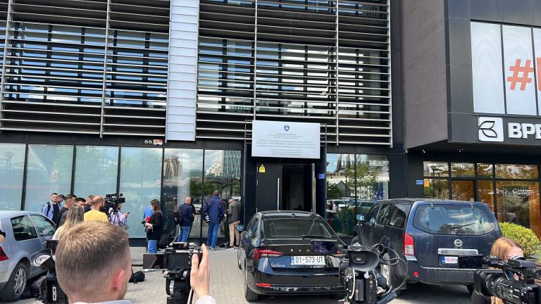 Dyshimet për fabrikën për përpunimin e mbetjeve shtazore, bastisje po kryhen edhe në AUV dhe te kompania përfituese