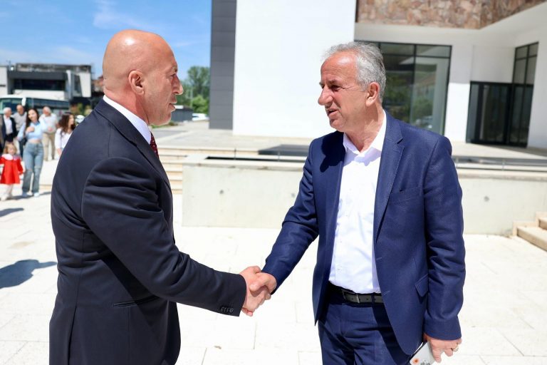 Bali Muharremaj kandidatë nga AAK për kryetarë komune në Suharekë