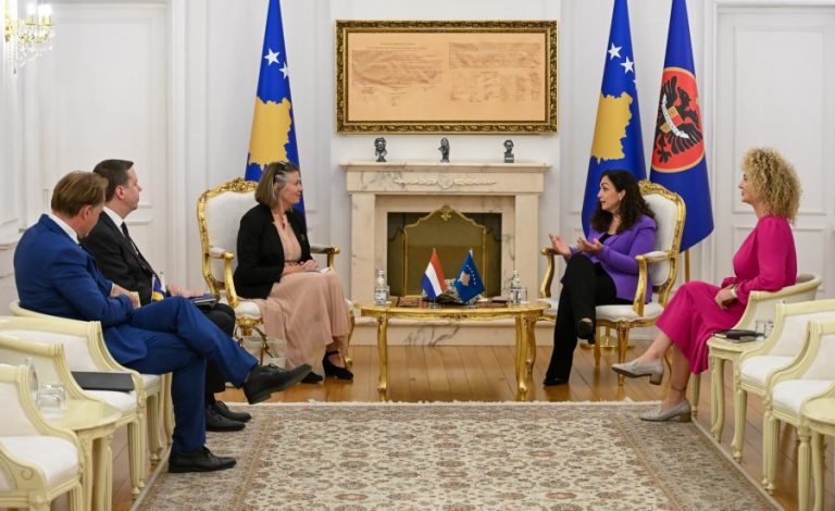 Osmani takon ambasadorët e Holandës, Finlandës dhe Suedisë, flasin për moskonstituimin e Kuvendit