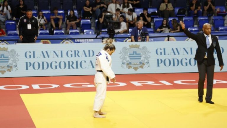 Distria Krasniqi fiton edhe luftën e dytë, kalon në çerekfinale të Kampionatit Botëror