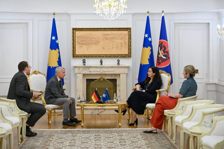 Osmani takohet me Rohden, flasin për zhvillimet e fundit politike në vend