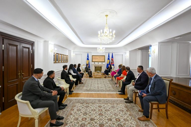 Presidentja Osmani uron komunitetin egjiptian për ditën nacionale të tyre