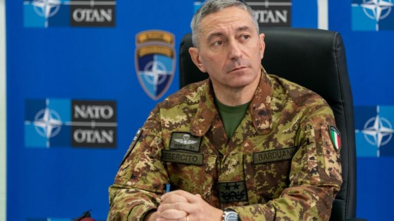 Komandanti i KFOR-it: Zgjidhja mes Kosovës dhe Serbisë është politike, jo ushtarake