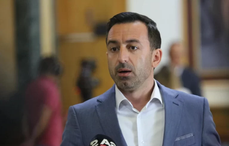 Biografia e Dimal Bashës, kryetarit të ri të Kuvendit të Kosovës