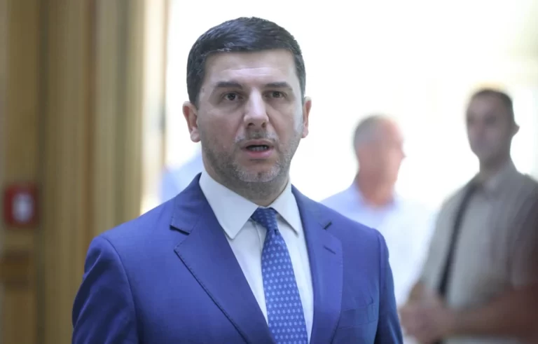 Krasniqi: Kurti nuk ndryshon, aktroi