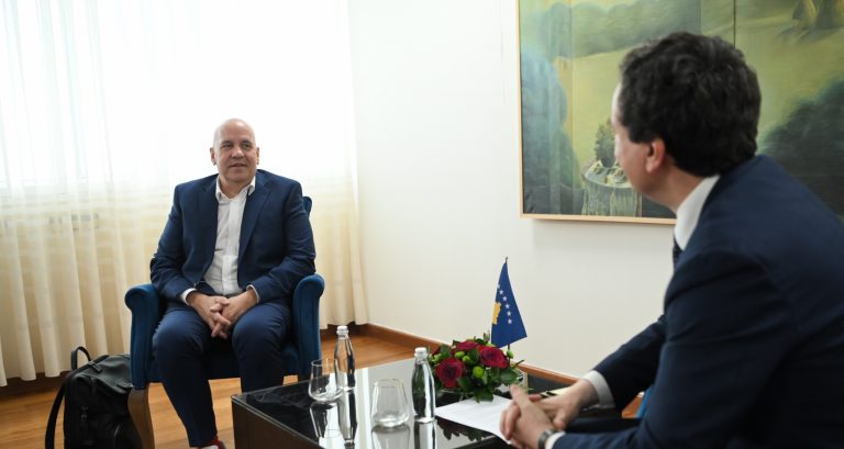 Kurti takoi drejtorin ekzekutiv të kompanisë Bosch Rexroth, diskutuan për mundësitë për investime në vendin tonë