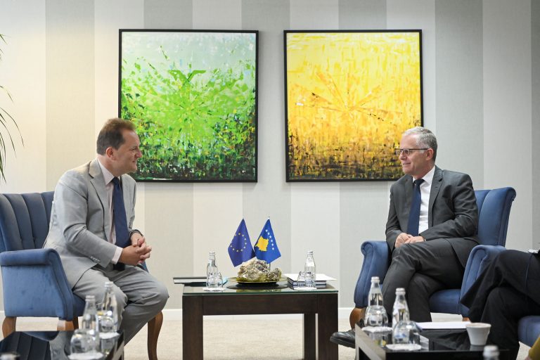 Zëvendëskryeministri Bislimi priti në takim Shefin e Divizionit për Kosovë pranë Komisionit Evropian, Jiri Plecity