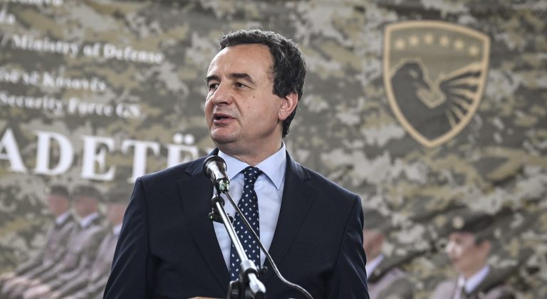 Diplomojnë 18 oficerë të FSK-së, Kurti: Ju jeni shtylla mbi të cilën do të vazhdon ndërtimi strukturor e profesional i FSK-së