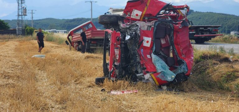 Gjakovë, vdes një zjarrfikës pas aksidentit mes një kamionete dhe automjetit të Zjarrfikësve