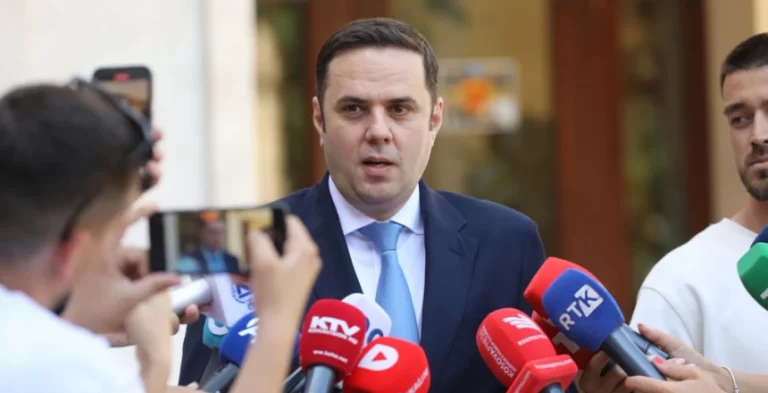 Abdixhiku i reagon Kurtit: Gjërat vijnë e shkojnë; një gjë s’ndryshon kurrë, LDK dje, LDK sot, LDK përgjithmonë