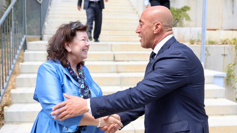 Haradinaj takohet me të dërguarën e posaçme të Mbretërisë së Bashkuar për Ballkanin Perëndimor