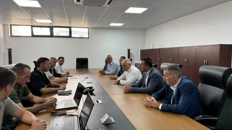 Sveçla: Në 12 orët e fundit vendi u përballë me 41 vatra zjarri, prej të cilave 5 mbesin ende aktive