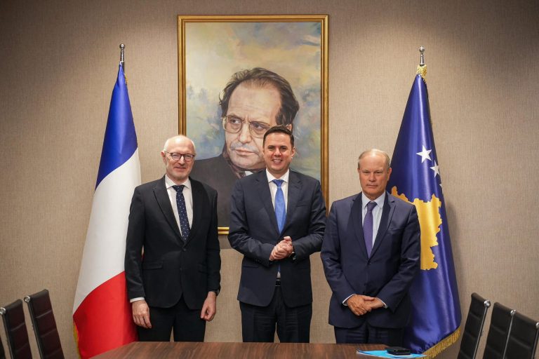Abdixhiku në takim me diplomatët francez: LDK nuk mbështet praktika që dëmtojnë funksionimin kushtetues