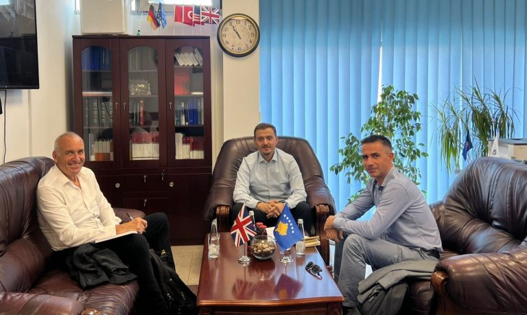 Kryeprokurori i Prizrenit dhe përfaqësuesit e Ambasadës Britanike diskutojnë për themelimin e Ekipeve të Përbashkëta Hetimore