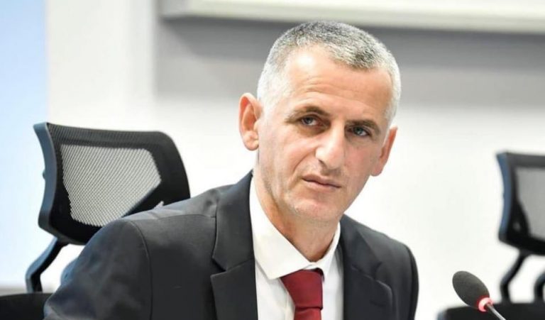 Durmishi akuza ndaj LDK-së në Prishtinë: Komuna pa rregullore e pa plan, transporti po funksionon jashtë ligjit