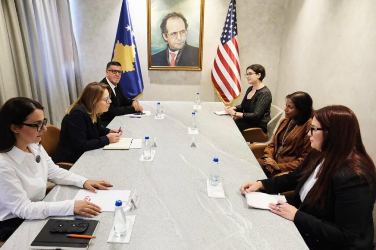 Situata në Kosovë pas moskonstituimit të Kuvendit, Prattipati takon zyrtarët e lartë të LDK-së