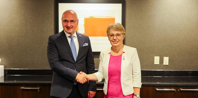 Gërvalla takoi homologun kroat: Prioritet mbetet njohja e ndërsjellë e patentë-shoferëve