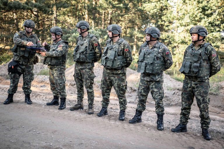Ushtarë shqiptarë pjesë e stërvitjes së NATO-s në Letoni