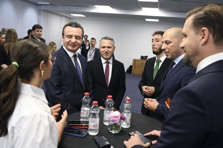 Kurti priti të rinjtë nga rajoni që po marrin pjesë në Forumin Rinor në Prishtinë të organizuar nga RYCO në kuadër të Procesit të Berlinit