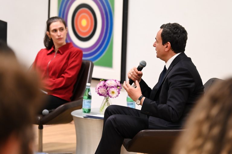 Kurti në SHBA: Në kohë sfiduese u ndihmuam qytetarëve pa i rritur taksat e borxhin publik