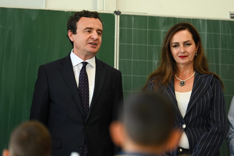 Kurti uron nxënësit për fillimin e vitit të ri shkollor