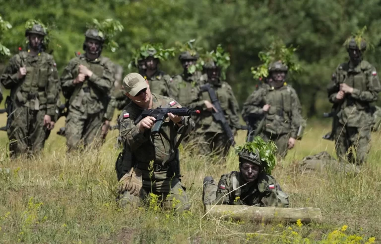 Polonia rrëzon disa dronë rusë në hapësirën e saj ajrore