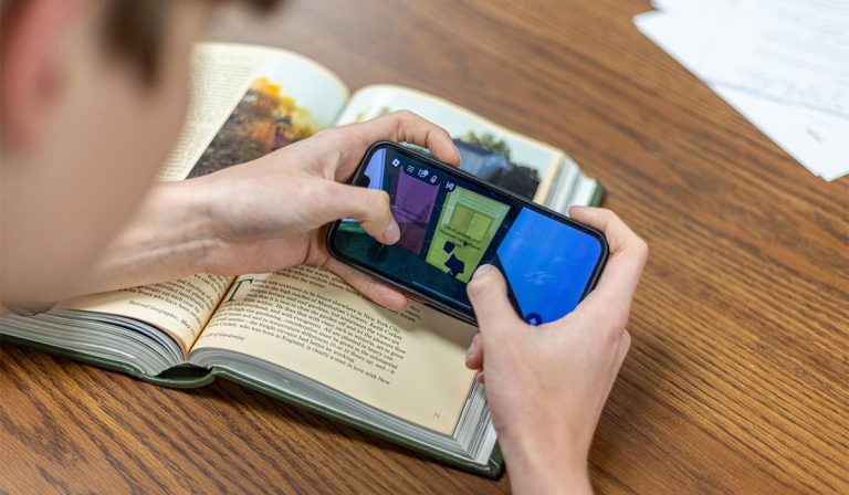 Rreziku i dhomave chat në Roblox dhe Discord: Kur lojërat kthehen në porta për ekstremizëm dhe abuzim