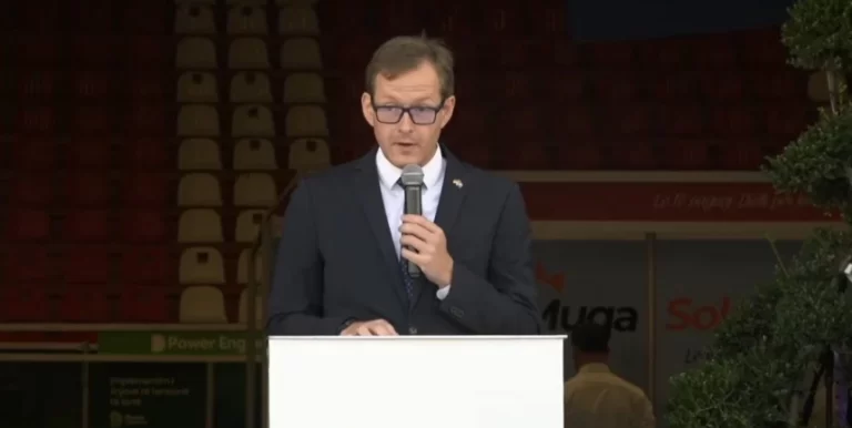 Ambasada gjermane: Vonesa në formimin e qeverisë rrezikon investimet dhe ekonominë e Kosovës