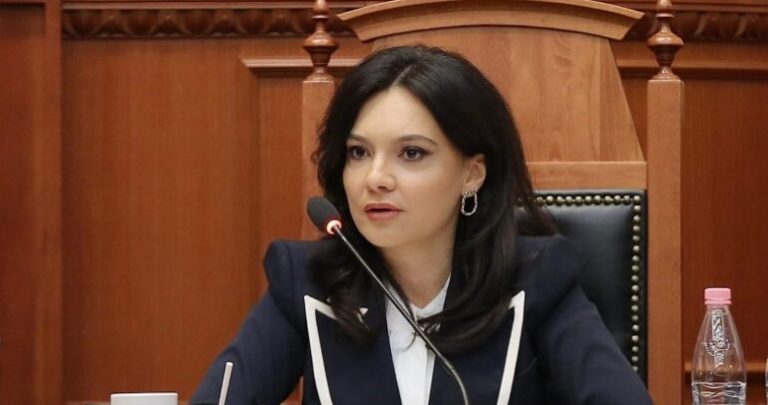 Spiropali pritet ta vizitojë ish-presidentin Hashim Thaçi në Hagë