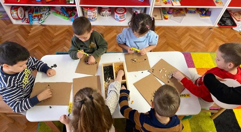 Vazhdon mbështetja e MAShTI-t për fëmijët e familjeve me asistencë sociale në kuadër të Programit të Kuponëve, mbulohet pagesa e kopshtit dhe transportit