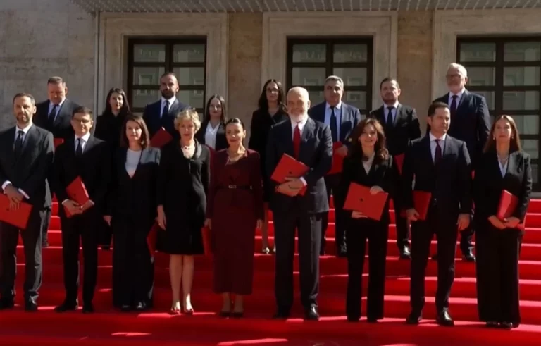 Rama dhe ministrat betohen para presidentit Begaj