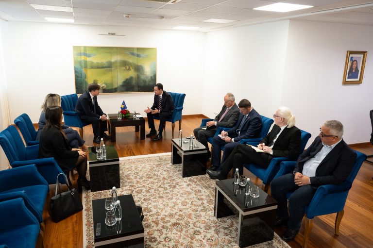 Kurti priti përfaqësues të kompanisë së telekomunikimit “Ericsson”, diskutuan mundësitë për thellimin e bashkëpunimit