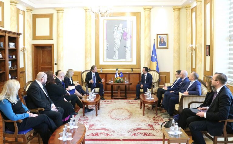 Basha priti në takim një delegacion parlamentar të Finlandës