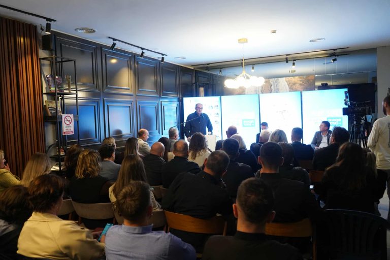 Shaqir Totaj takon profesionistët shëndetësorë: Po përfundon pas disa dekadash QKMF-2