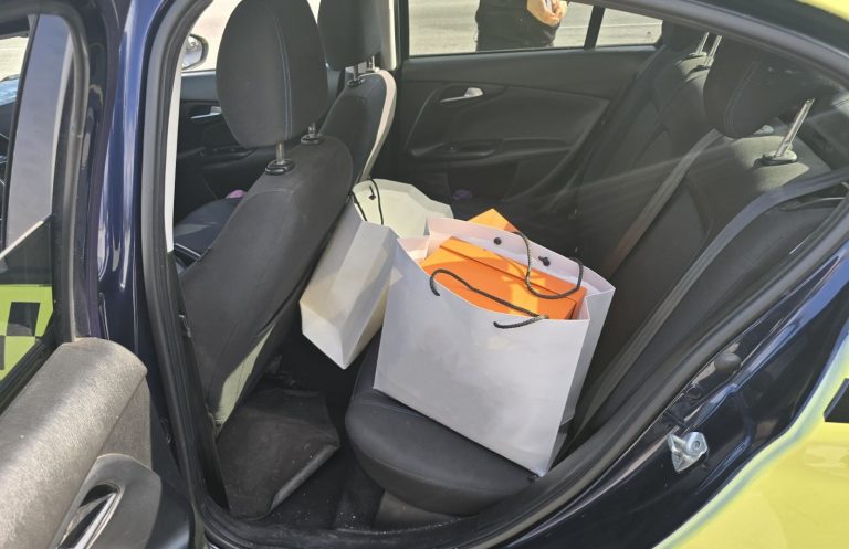 Ndalohen nga Dogana dy çanta të padeklaruara në vlerë prej 16 mijë euro në Vërmicë