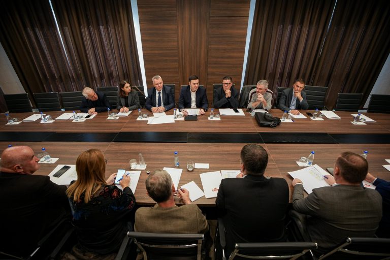 Abdixhiku në takim pune me kandidatët që kanë mbetur në garë: LDK do të dalë fituese në shumicën e komunave