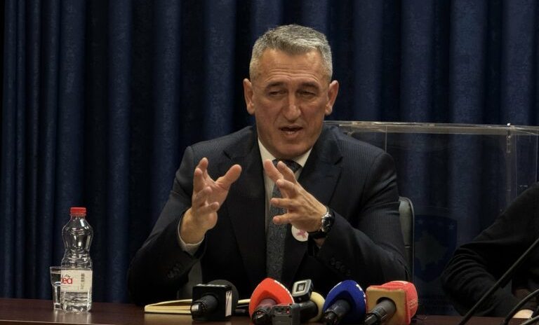 Rashiq: Disa persona me numër të Serbisë thirren bashkëpunëtorët e mi, i thanë se do t’i shfaqim në publik disa gjëra për ju